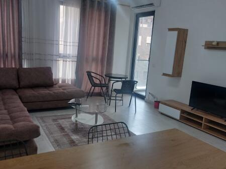 Rruga Dibres, jepet me qira apartament 1+1! 500 Euro