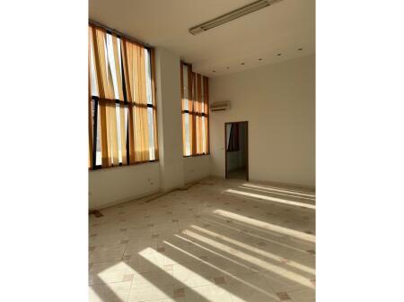 PER SHITJE, NJESI 240 M2 PRANE MINISTRISE SE JASHTME !