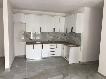 Jepet me qira apartament 3+1+2 tek 5 maji.