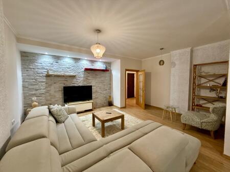 Jepet me qira apartament 2+1 prane Pallatit me Shigjeta