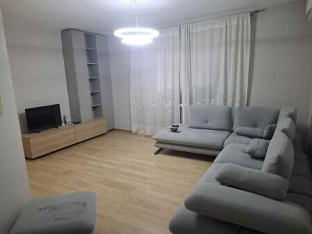 Jepet me qira apartament 1+1 Vasil Shanto përballë KESH