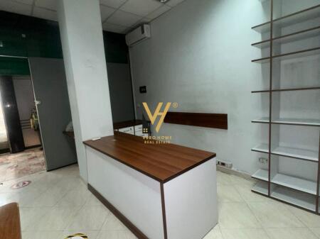 JEPET ZYRE 25M2 ME QERA TE ISH EKSPOZITA 400 EURO