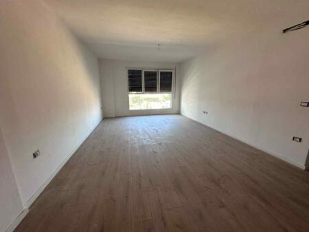 JEPET ME QIRA 2+1 DON BOSKO   40.000 LEKE