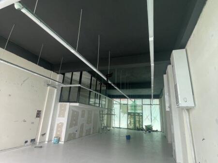 MAGAZZINI IN AFFITTO 141 M2 5 MAJI 1.100 EURO