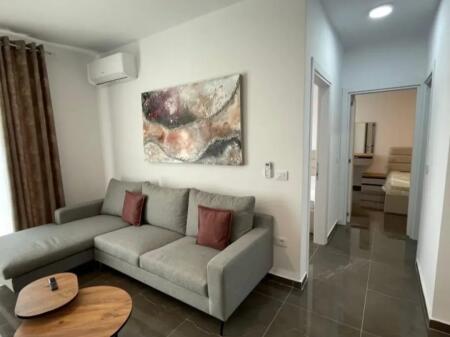 Jepet apartament 2+1+2 me qera te Golden Park Perballe Amerikan 3