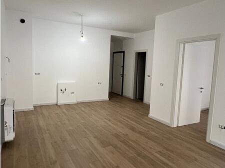 Zyre me qera në një objekt modern pranë Olimpikut, te Komuna e Parisit