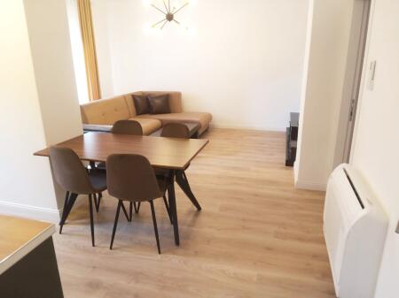 🏢Ne zonen e Rr.Bardhyl,prane Shkolles"Kongresi i Lushnjes"jepet me qera apartament 2+1+2,i mobiluar 70,000Leke
