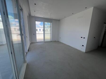Shitet Apartament 2+1 me Verandë – Astir