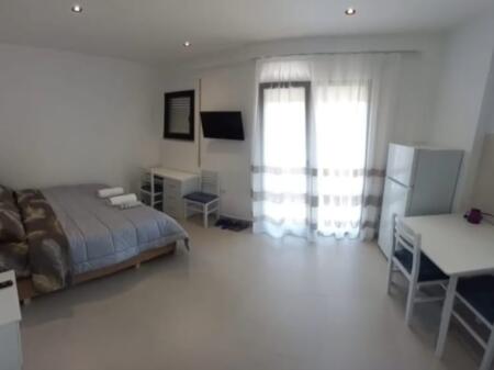 Jepet me qera apartament 3+1,170 m²,te Shkolla e Baletit,perballe BKT.