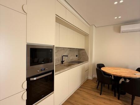 Apartament stil 1+1 për qira pranë Ring Center
