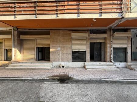 VENDESI IN VENDITA 4 NEGOZI 97 M2 ALI DEMI 165.000 EURO