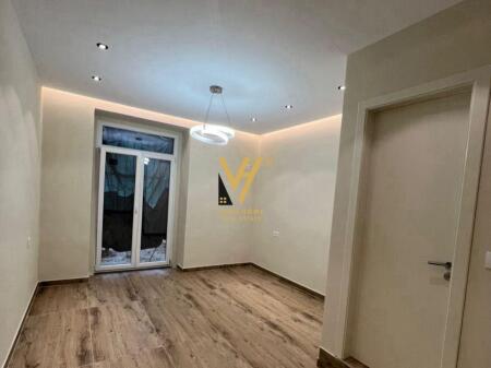 ZYRE 30 M2 ME QIRA TE RRUGA MYSLYM SHYRI 800 EURO