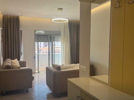 Jepet për qira nje apartament 2+1+2 banjo + 2 ballkone pranë Ministrisë së Mbrojtjes