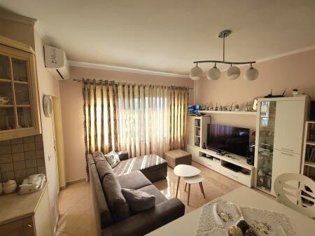 Appartamento 2+1+terrazza in vendita vicino a via Durresit hotel Colosseut
