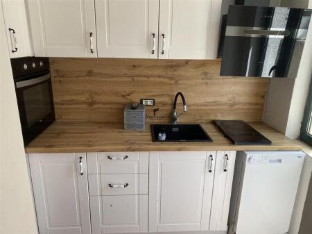 ZYRE ME QERA 50 M2 BLLOK 650 EURO