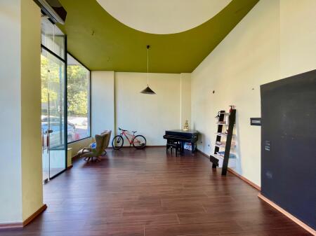 SHOP FOR RENT 75 M2 STUDENT CITY 700 EURO