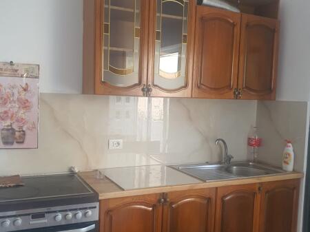 APPARTAMENTO 1+1. 25000 LEKE. VIA GRAMOZ PASHKO. CITTÀ STUDENTESCO