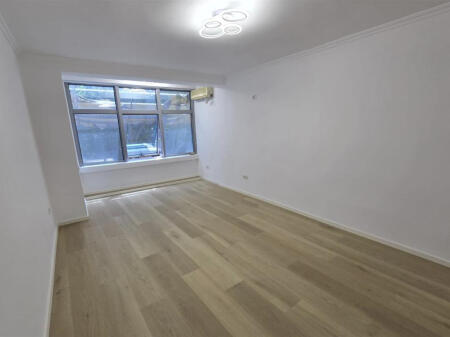 Zyre me qera tek 21 Dhjetori (ID BZ2648) Tirane