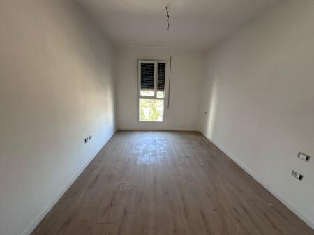 2+1, empty with parking, at trio tower, don bosko, 400 euro