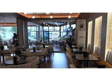 Tirane, jepet me qera bar-resorant Kati 0, 240 m² 2.200 € (Fresku)