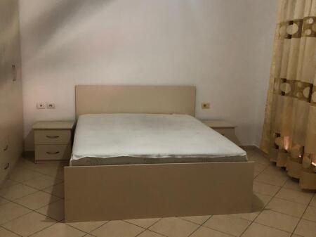 2+1,i mobiluar,te kopshti botanik,450 euro