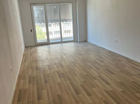 🏢Ne zonen e Yzberishtit,Rr.Engjell Mashi,jepet me qera apartament 2+1+2+post parkimi, Bosh,60,000Leke(Neto)

