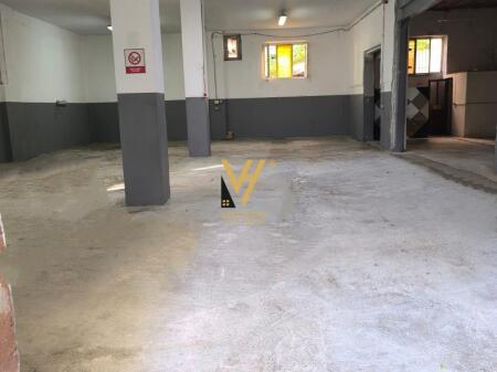 VENDESI MAGAZZINO 390 M2 IN AFFITTO IN VIA SIRI KODRA 1.700 EURO