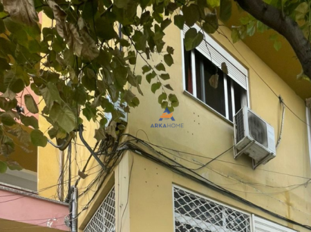 FOR RENT STREET FRONT PREMISES "AT THE PARIS MUNICIPALITY" 1000 EURO.