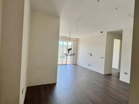 ZYRE ME QERA 95 M2 KOMUNA E PARISIT 1000 EURO
