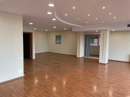Office for Rent at ETC Shopping Center – 198 m² Net