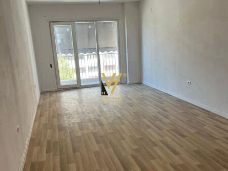 JEPET ZYRE 122 M2 ME QIRA TE BLV “MIGJENI”, ASTIR 600 EURO
