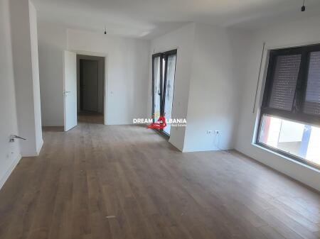 Ambient Biznesi/Zyre+Post Parkimi me Qera tek Komuna e Parisit, prane Rrethrrotullimit ne Tirane (ID 42611330)