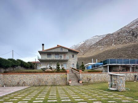 Super Villa / Guesthouse in vendita a Korçë