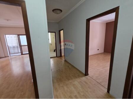 Shitet Apartament 3+1+2 pranë Lion Park!
