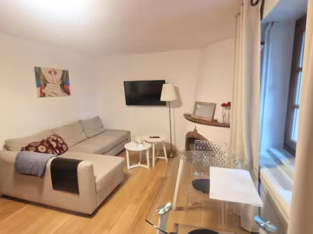 Apartament me qera 2+1 tek 21 Dhjetori (ID B221336) Tirane