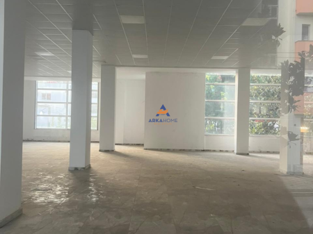 JEPET DYQAN ME QERA 700M2 "TE FRESKU,RRUGA MUHAMET DELIU" 3500 EURO.