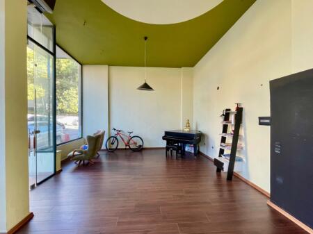 SHOP FOR RENT 75 M2 STUDENT CITY 700 EURO