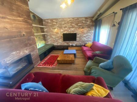 🏡 Villa indipendente con giardino in affitto – Long Hill Residence