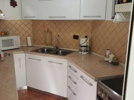 Appartamento 2+1 in affitto a Komuna e Parisit