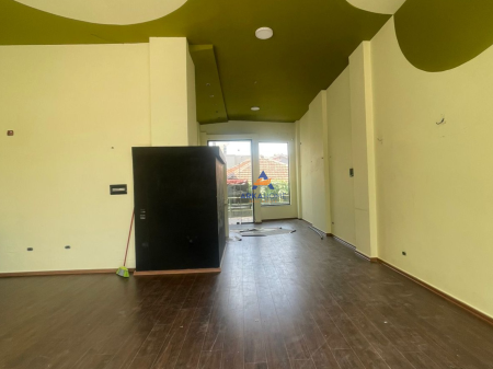 BUSINESS PREMISES FOR RENT 75M2 "METROPOLITAN UNIVERSITY, STUDENT CITY" 700 EURO.