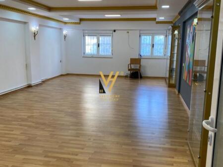 JEPET AMBIENT DUPLEX 122 M2 ME QIRA PRANË MUZEUT KOMBËTAR 1.500 EURO