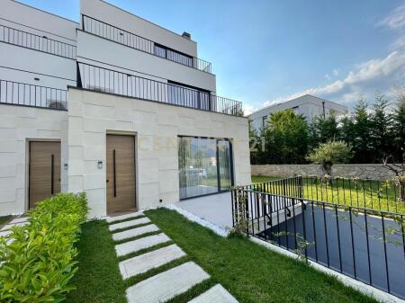 🌿 Luxury Villa for Rent in “Forest” Residence – Dry Lake, Tirana