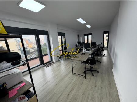 ZYRE ME QERA 107 M2 RRUGA E ELBASANIT 900 EURO