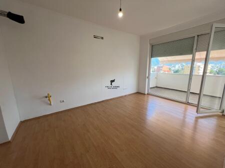 OFFICE FOR RENT 70 M2 21 DECEMBER 70,000 LEKE