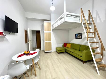 In Affitto: Studio +1 Balcone📍Piazza Wilson - Superficie 45m² - Posizione Fantastica -- (600Euro)
