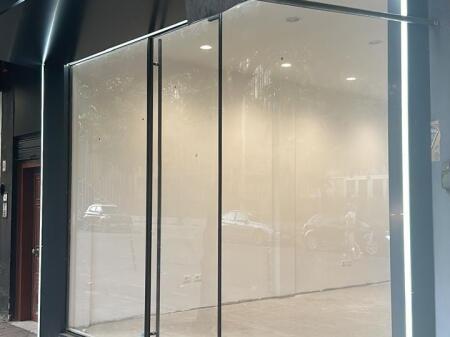 SHOP FOR RENT 40 M2 BARRICADES STREET 1,500 EURO