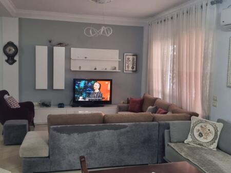 🏡 2-Bedroom Apartment with Veranda for Rent – Zogu i Zi, Tirana