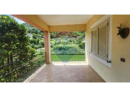 Villa in vendita, Peze Helmes
