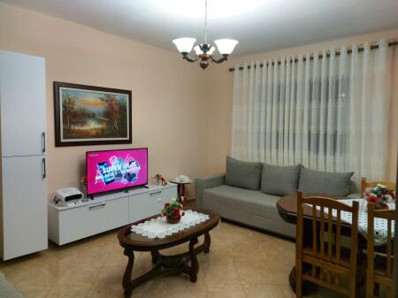 Shitet apartament 2+1 rruga Xhanfize Keko