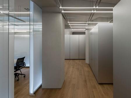 Office for Rent 2+1 Near Willson Square (ID BZ2656) Tirana
